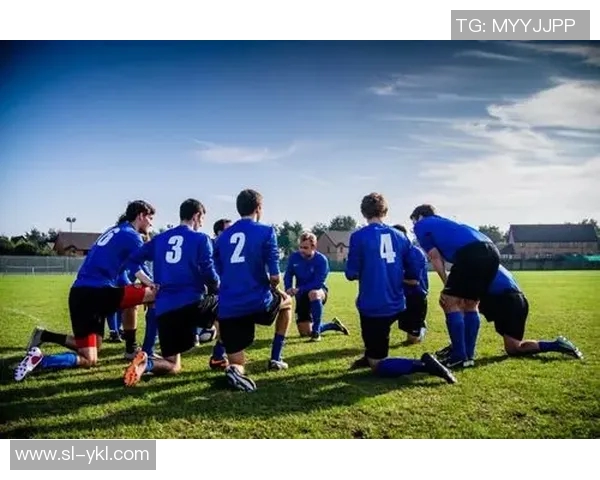 成都足球队荣登足球团队协作排行榜第五名展现团队精神与实力 成都足球队荣登足球团队协作排行榜第五名展现团队精神与实力