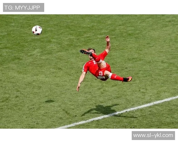 黄强专访：从青涩少年到足球巨星的成长之路回顾