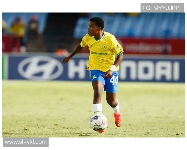 弗鲁米与格雷的精彩对决揭示足球战术的博弈与激情