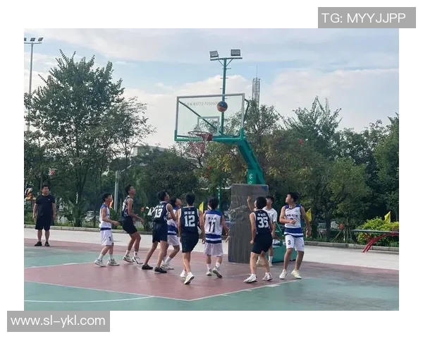 篮球联赛90vs激战正酣球员们拼搏到底展现青春风采与团队精神