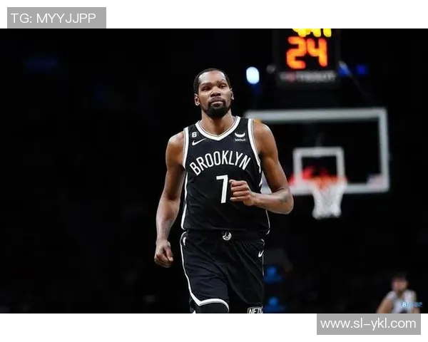 篮网对阵奇才赛场热情高涨球迷为杜兰特加油助威展现团结精神 篮网对阵奇才赛场热情高涨球迷为杜兰特加油助威展现团结精神