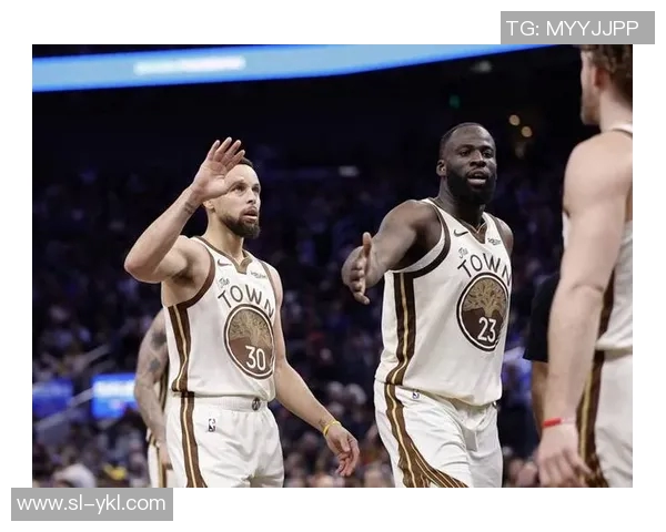 德雷蒙德格林的篮球生涯与领导力探讨:从勇士队核心到全能战士